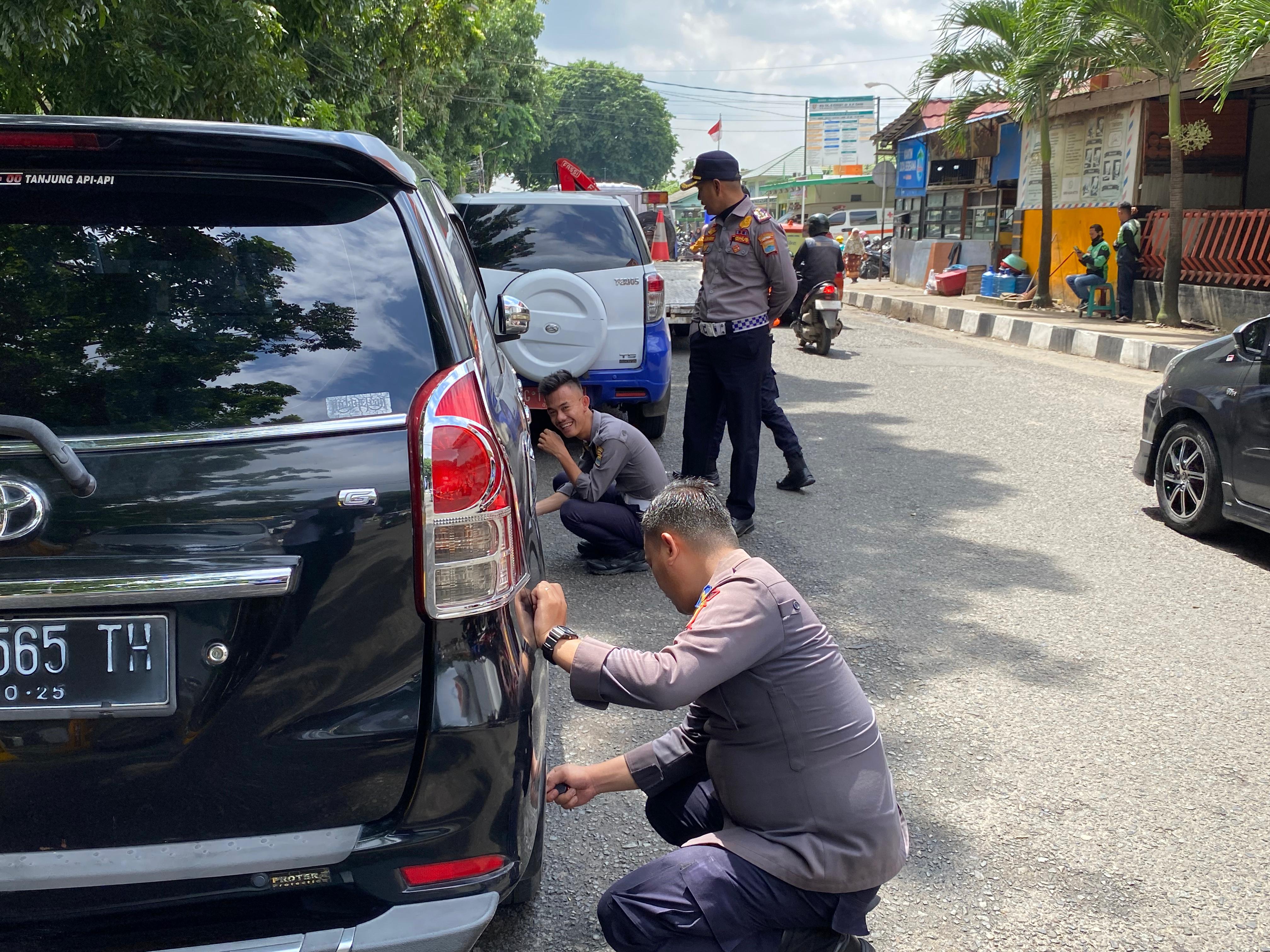 Sebabkan Kebocoran PAD Kota Palembang, Belasan Kendaraan Parkir Sembarangan Sejumlah Titik Ditertibkan 