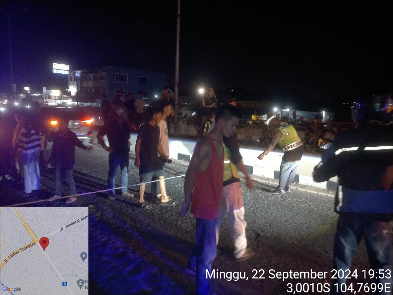  Terpental dari Bak Motor Kaisar Bermuatan Bawang Putih, Seorang Penumpang Tewas di Atas Flyover Jakabaring