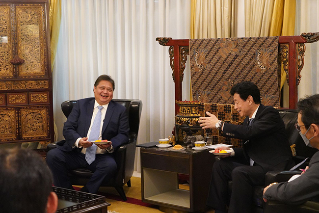 Menko Airlangga dan Menteri METI Jepang Bahas Kerjasama Perdagangan dan Investasi