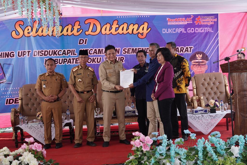 Bupati Enos Launching Gedung UPT Disdukcapil Semendawai Barat