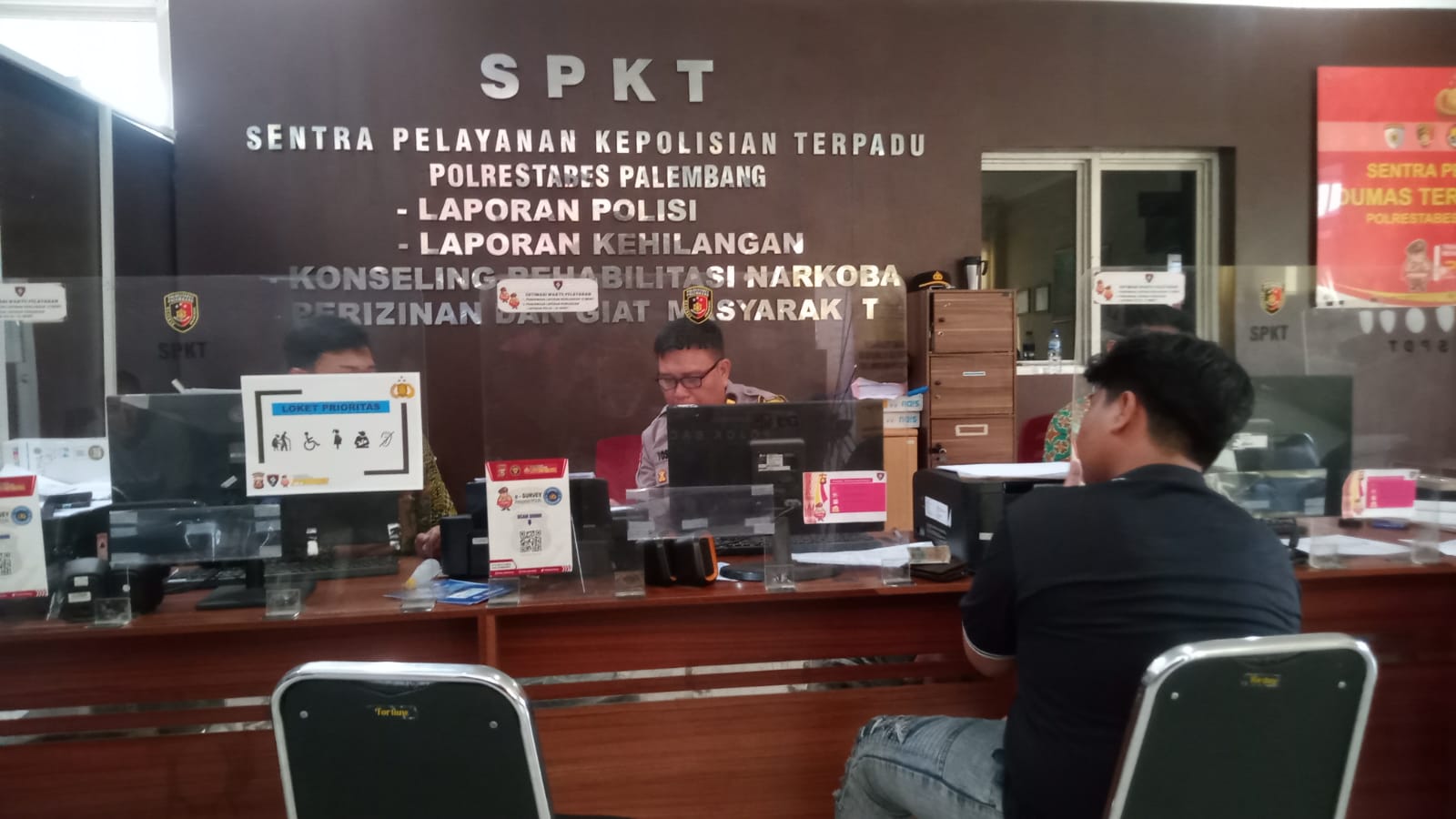 Motor Milik Mahasiswa Raib Dicuri di Garasi Rumah, 2 Pelaku Terekam CCTV Rusak Gembok Pagar