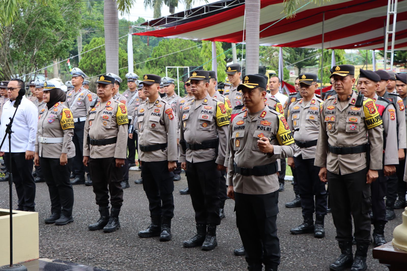 Kapolres Ogan Ilir Pimpin Personel Saksikan Pemberian Penghargaan dan PIN Emas ke Personel Berprestasi