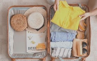 Let’s Check! Items Wajib Untuk Perempuan Muslim Saat Traveling, Sudah Ada Semua di Tasmu?