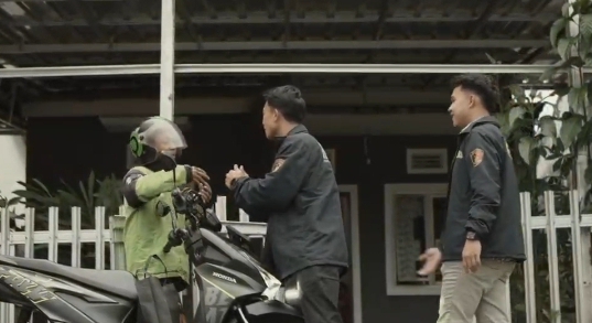 Unit Pidum Satreskrim Polrestabes Palembang Kembalikan Sepeda Motor Korban Begal Bersenpi 