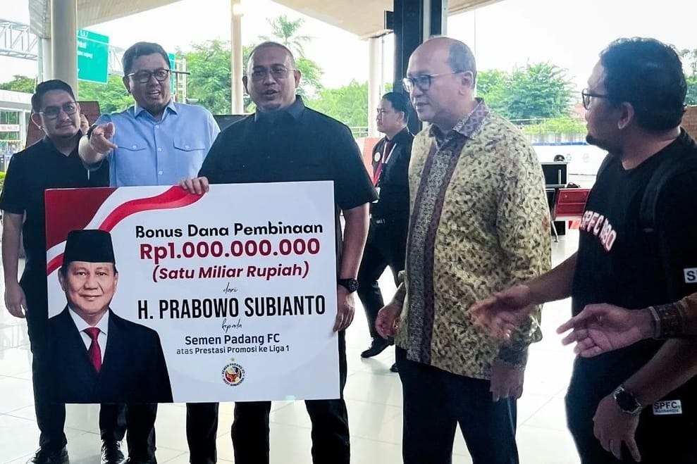 Prabowo Tunaikan Janji Beri Bonus Rp1 Miliar ke Semen Padang FC, Meski Kalah Pilpres di Sumbar