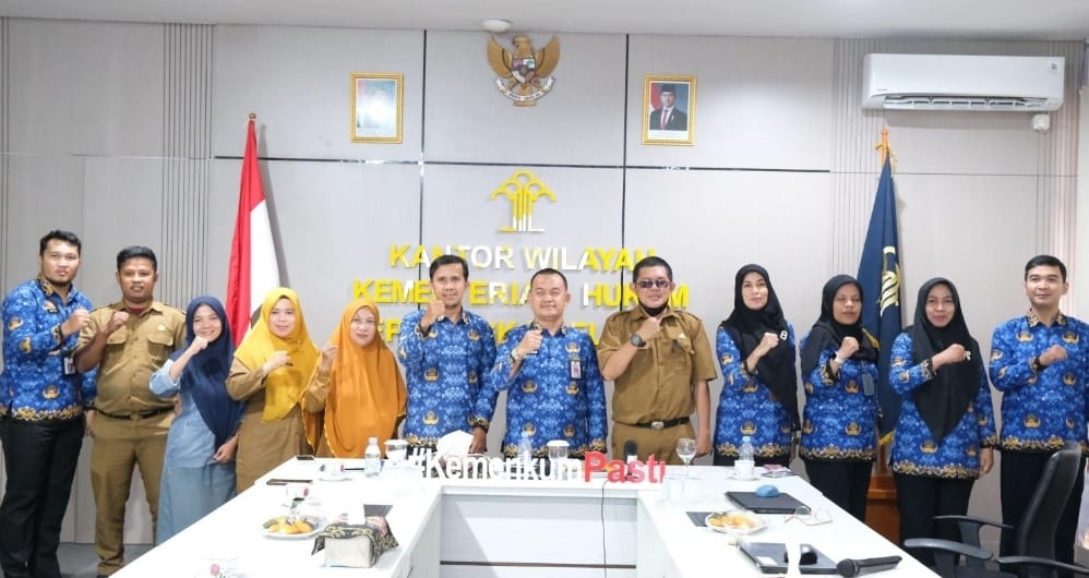 Sinergi Kemenkum Babel dan DisDukcapil Bangka Tengah Tingkatkan Akurasi Layanan Pencatatan Sipil