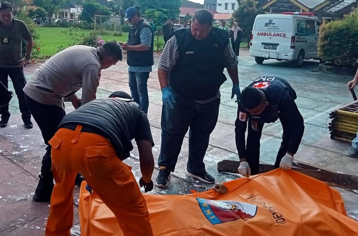 Buruh di Palembang Meregang Nyawa Jatuh dari Lantai 3 Usai Pijakan Kayu Patah Saat Mengecat Dinding SD