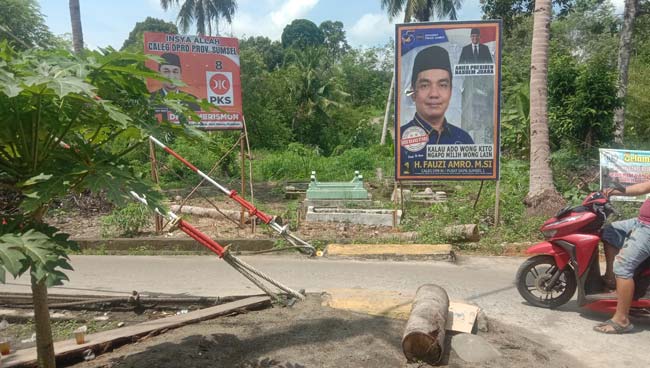 Duh, Baliho Caleg Bertebaran di Jalan hingga ke Tanah Pemakaman Umum