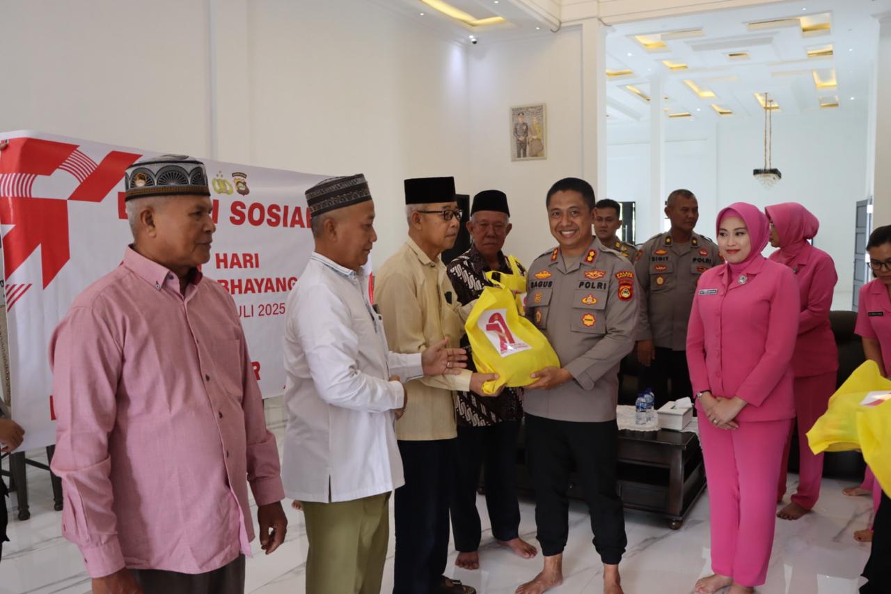 350 Paket Bansos Didistribusikan Polres Ogan Ilir ke Berbagai Elemen, Semarak HUT Bhayangkara ke-79 Tahun 2025