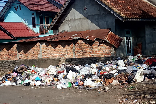Sampah Berceceran di Permukiman Padat Penduduk, Dinas Terkait Tutup Mata Jika Ada Laporan Dari Warga