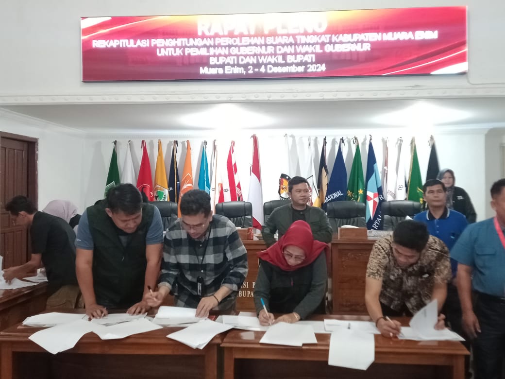 KPU Kabupaten Muara Enim Tetapkan HDCU dan SONNI Sebagai Pemenang Pilkada 2024