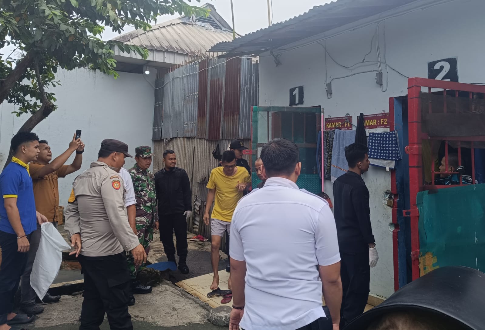 Tim Gabungan Temukan Sejumlah Benda Terlarang dari Kamar Hunian Warga Binaan Lapas Tanjung Raja Ogan Ilir