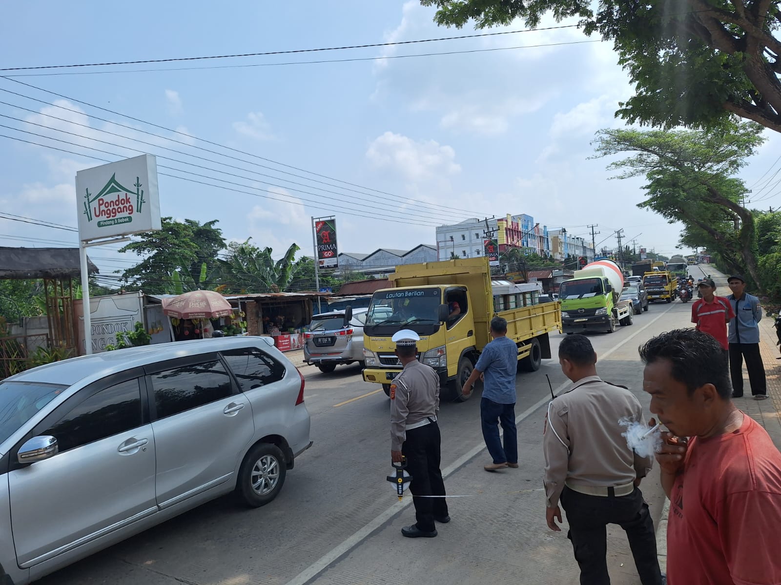 Hendak Mendahului, Motor Vespa Matic Dikendarai Cindy dan Cinta Adu Kambing Tabrak Truk, Seorang Meninggal 