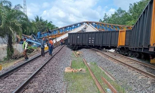 Petak Jalur Gunung Megang- Penanggiran Sudah Bisa Dilewati, Pasokan Energi Nasional Kembali Normal