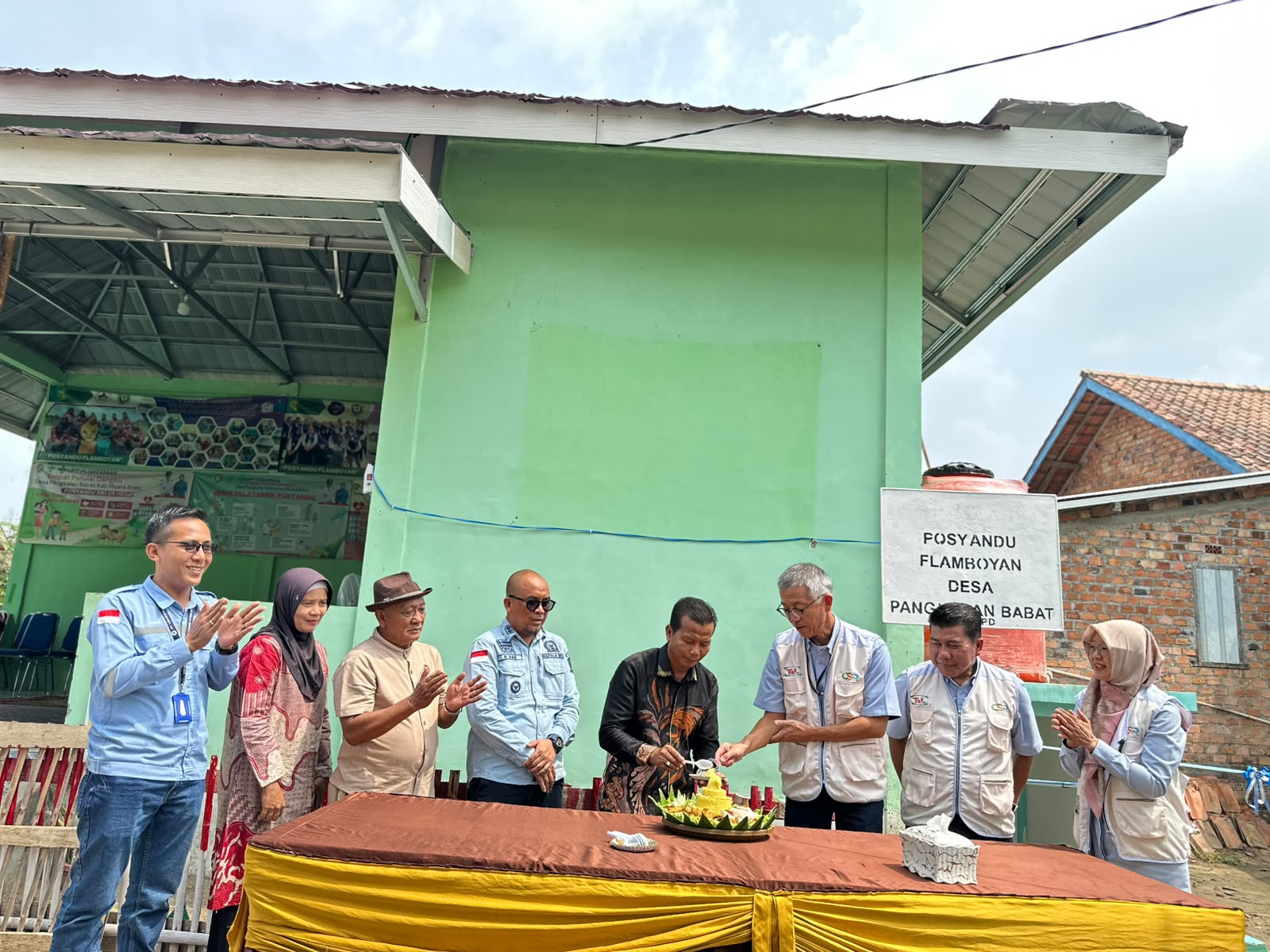 Bantu Sarana Hidup Sehat Warga, PT TeL Bangun Sumur Gali, Sumur Bor, dan Jamban Sehat