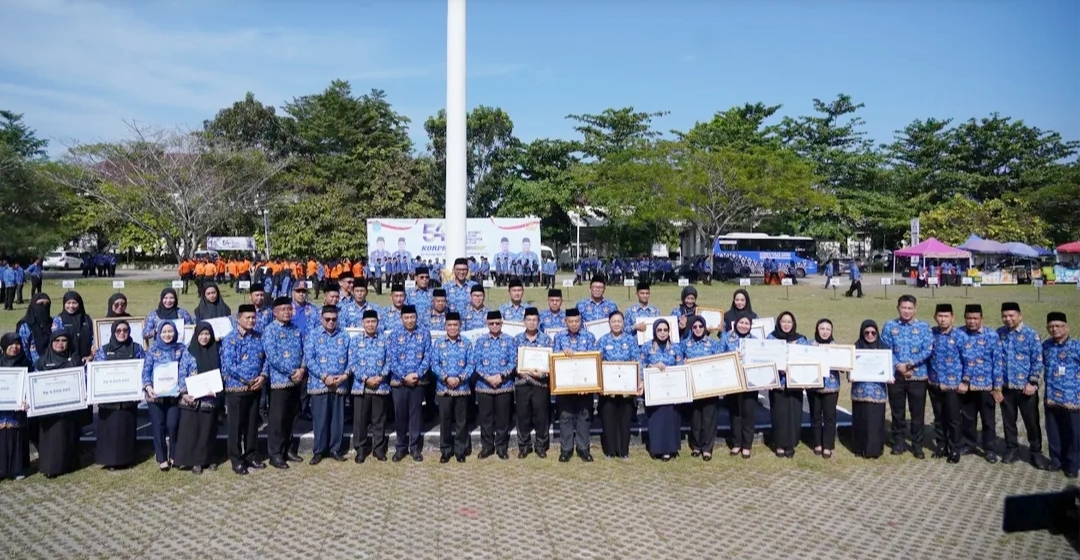 Pemkab Ogan Ilir Berikan Apresiasi kepada ASN Berprestasi pada HUT Korpri ke-54 Tahun 2025