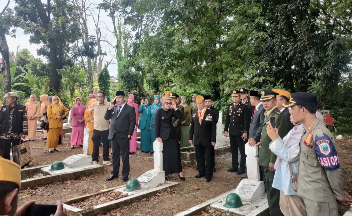 Bupati Bursah Zarnubi Ajak Warga Lanjutkan Perjuangan, Pemkab Lahat Gelar Upacara Hari Pahlawan ke-80