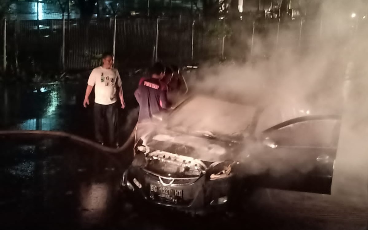 Mobil Milik ASN Lubuklinggau Mendadak Terbakar di Jalan, Ini Penyebabnya