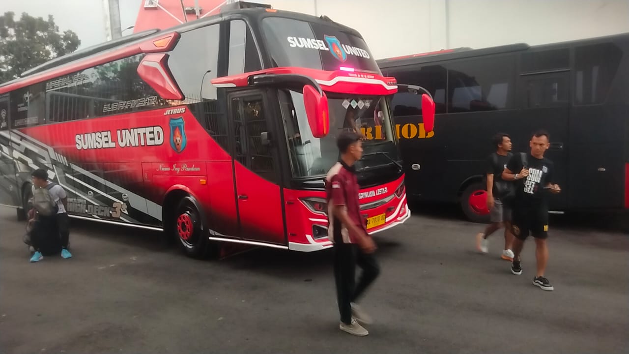 Laga Ujicoba Sumsel United FC di Stadion JSC Palembang, Tri Brata Raflesia Datang Lebih Awal Pakai Bus Brimob