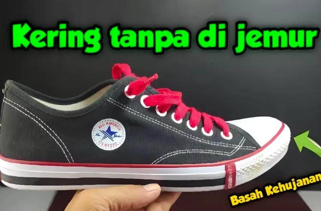 Trik Ajaib Agar Sepatu Cepat Kering Tanpa Dijemur, Cuma Modal Kaos Kaki Bekas dan Garam Loh!