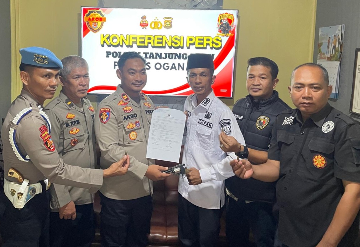 Intens Sampaikan Imbauan, Warga Serahkan Senpi Rakitan ke Polsek Tanjung Batu Ogan Ilir Secara Sukarela