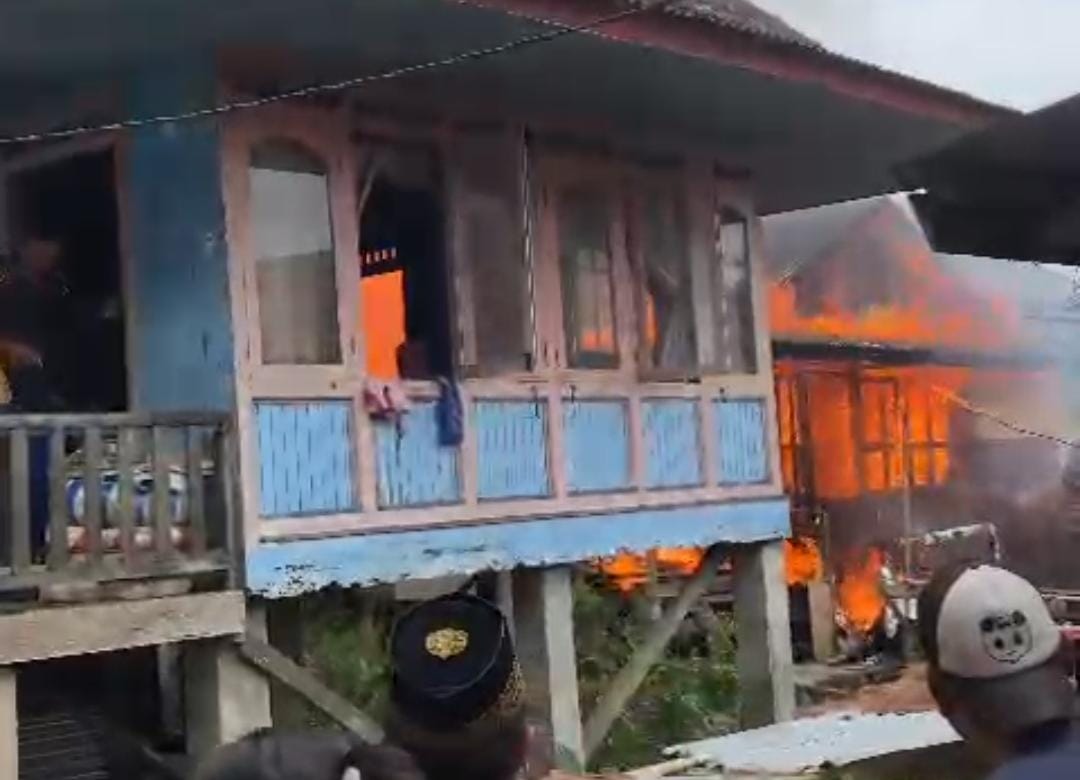 Si Jago Merah Hanguskan Rumah Panggung di Gandus Palembang, Warga Berhamburan UsaI Salat Jumat 