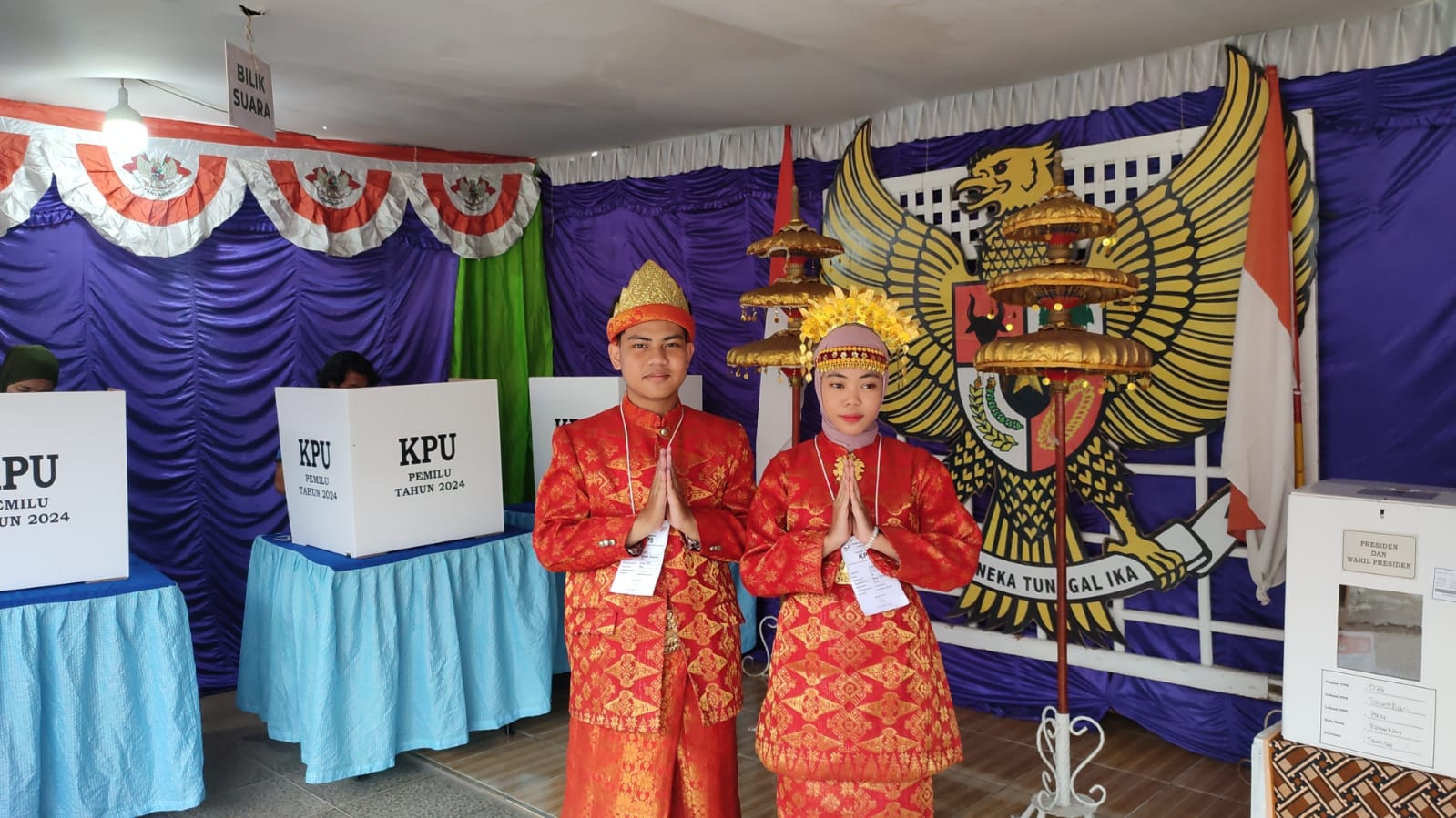 TPS 26 Sidomukti Plaju Bernuansa Adat Palembang, Ketua KPPS: Ingatkan Anak Muda Terus Cintai Budaya Lokal