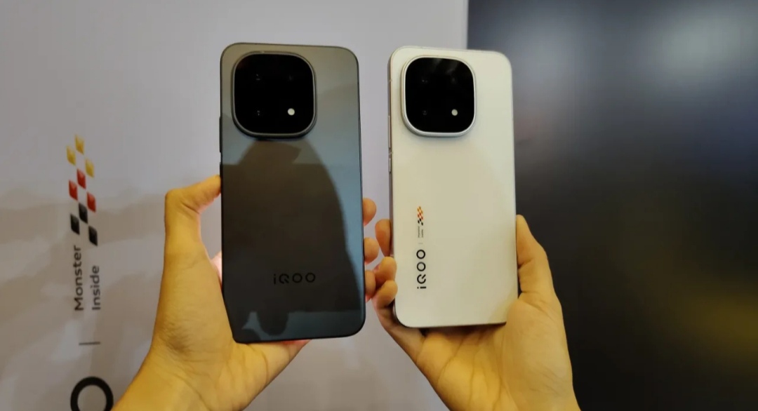 HP Iqoo 15 Cocok Gamer Berat dan Kapasitas Baterai 7000 mAh