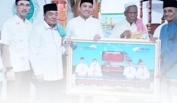 Bupati Panca Sholat Tarawih Berjamaah Bersama Masyarakat Tanjung Bulan