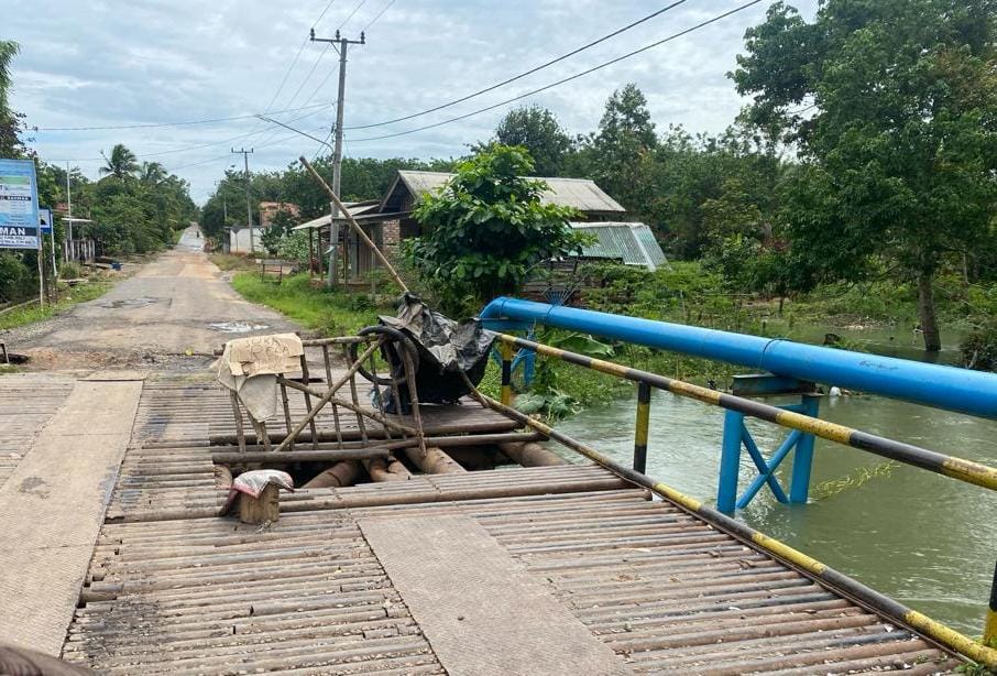 Jalan Poros Penghubung PALI-Prabumulih Terancam Putus, Ini Penyebabnya!