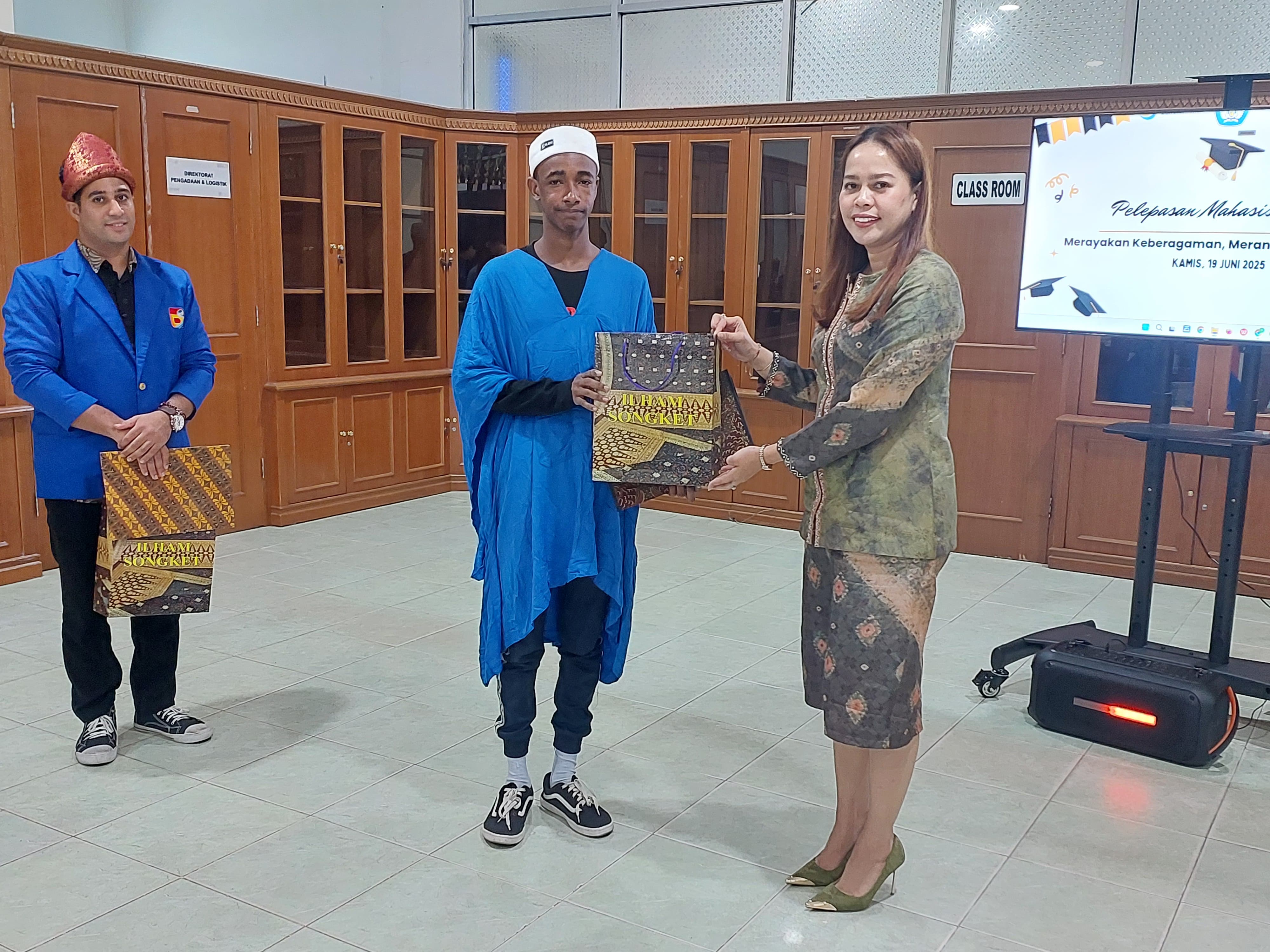 Pelepasan Mahasiswa Darmasiswa Universitas Bina Darma: Merayakan Keberagaman dan Persahabatan Lintas Negara