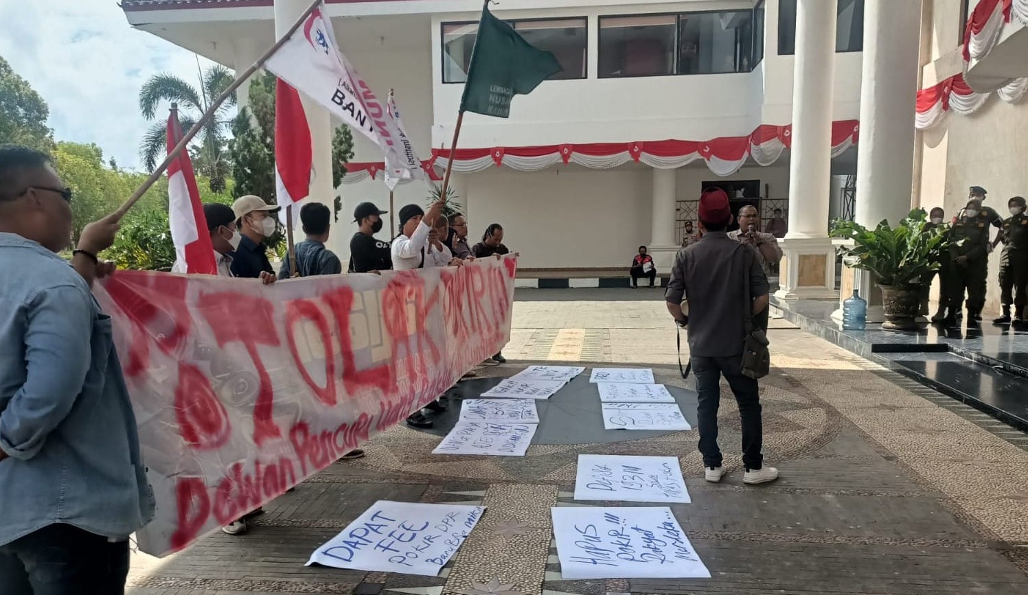 Dana Pokir Diduga Masuk Yayasan Pribadi Anggota DPRD Banyuasin, Massa Demo