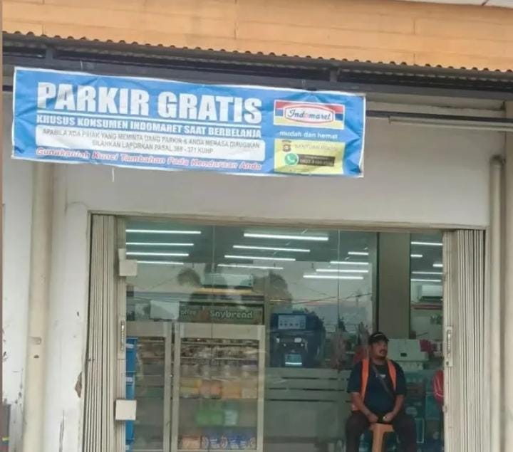 Bertuliskan Parkir Gratis Tapi Tetap Dijaga, Ada Ibu-ibu, Palembang Serukan Gerakan Jangan Bayar Jukir Liar 