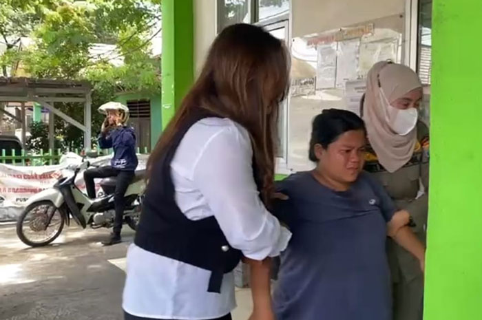 Patroli, Pol PP Pemkot Palembang Evakuasi Ibu yang Akan Melahirkan