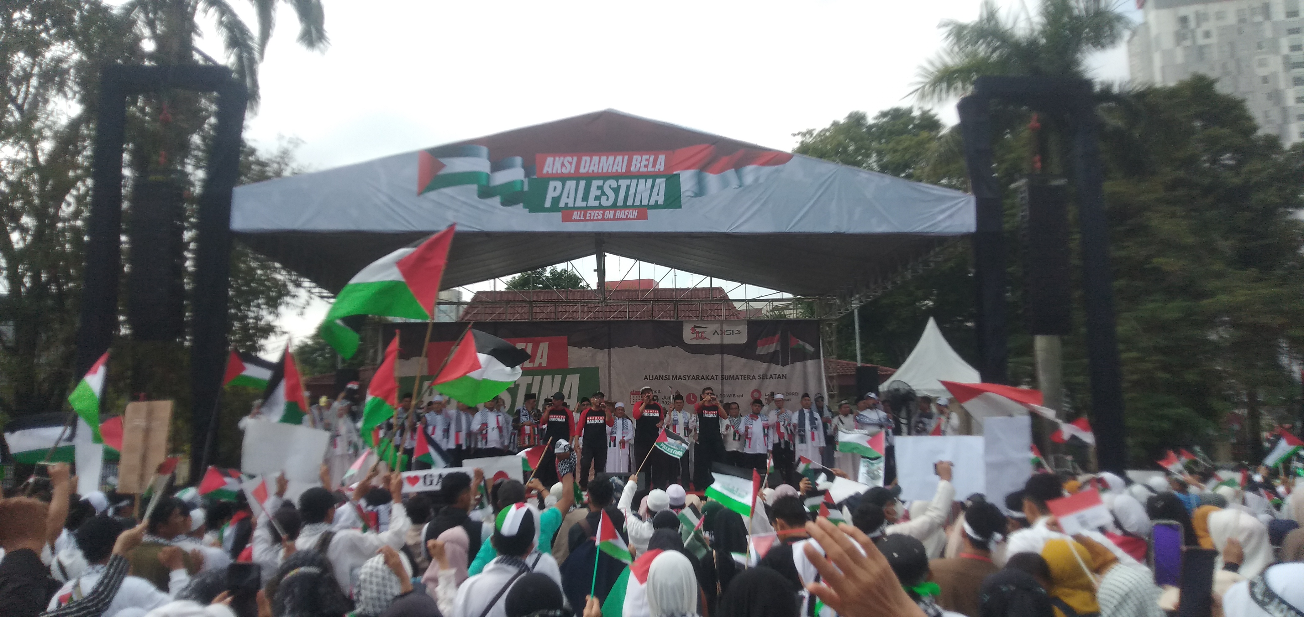 Ribuan Masyarakat Bela Palestina Getarkan Palembang, Gemah Takbir Bergemuruh di DPRD Sumsel