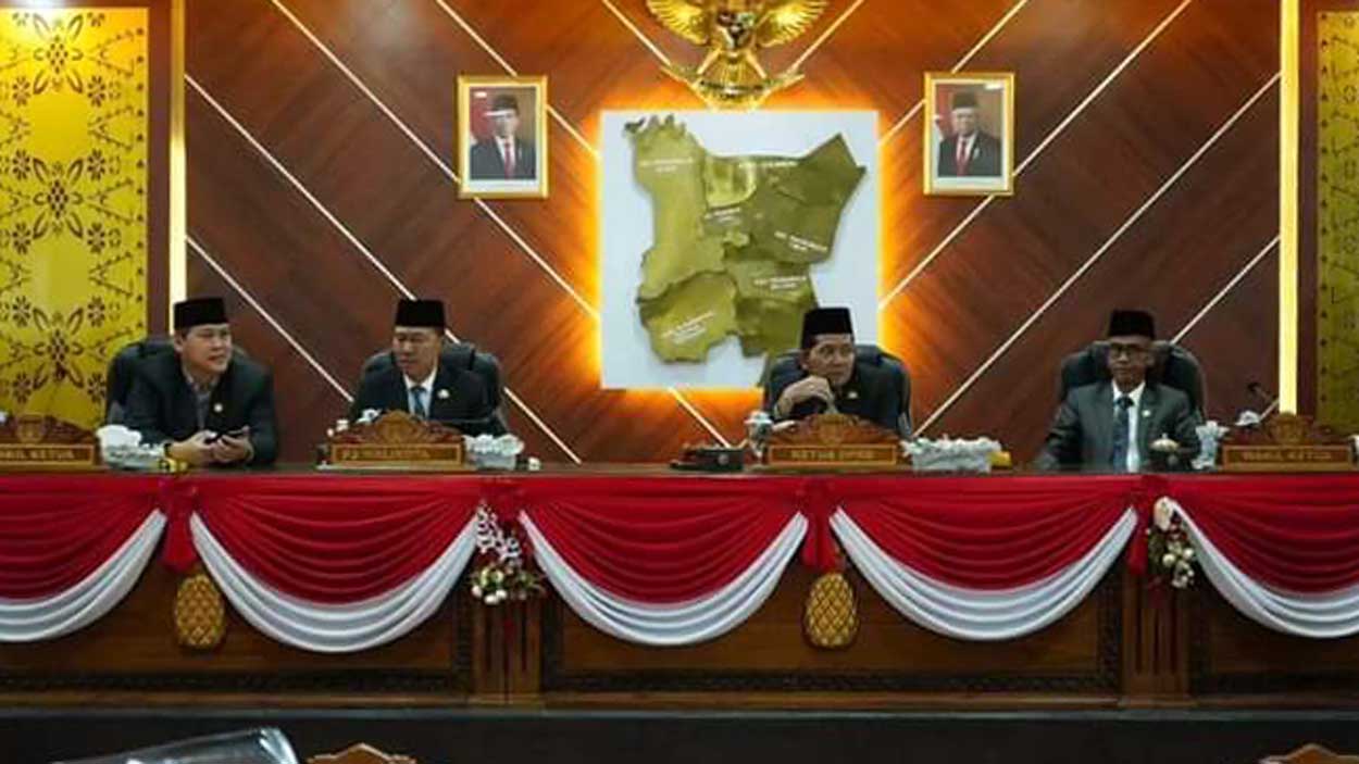 DPRD Prabumulih Serahkan Rekomendasi LKPJ Wali Kota 2023