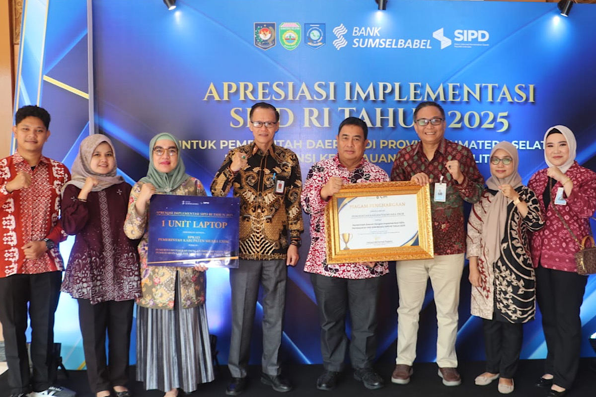 Pemkab Muara Enim Raih Penghargaaan Pemda Sukses Bayar Gaji ASN 100 Persen Lewat SIPD