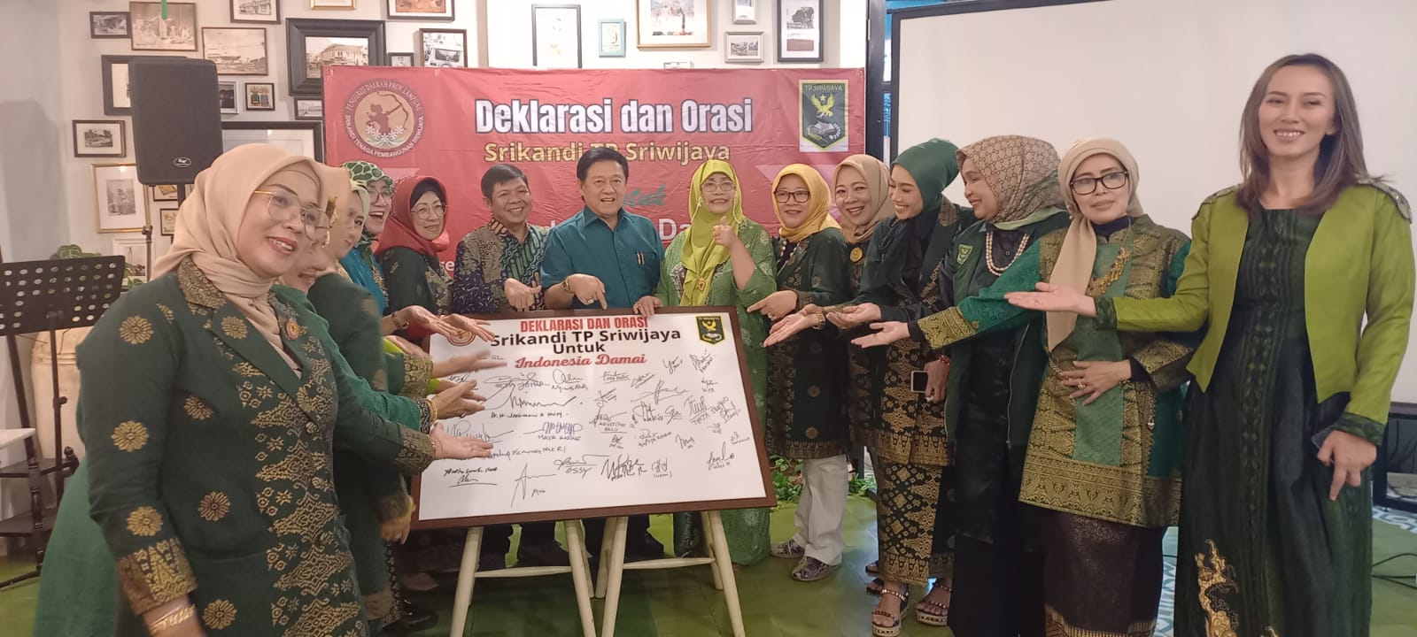 Srikandi TP Sriwijaya Adakan Deklarasi, Orasi dan Pengumpulan 1000 Tanda Tangan untuk Indonesia Damai