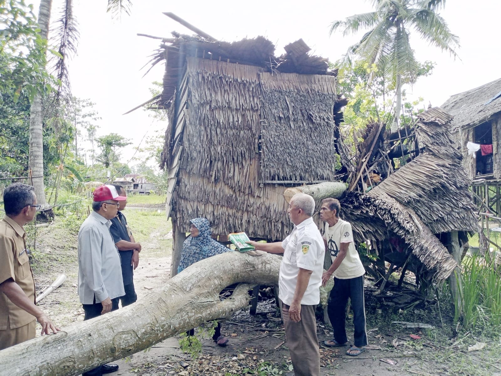 Pasca Diterjang Angin Puting Beliung, Baznas Ogan Ilir Cek Kondisi Rumah Korban untuk Bedah Rumah