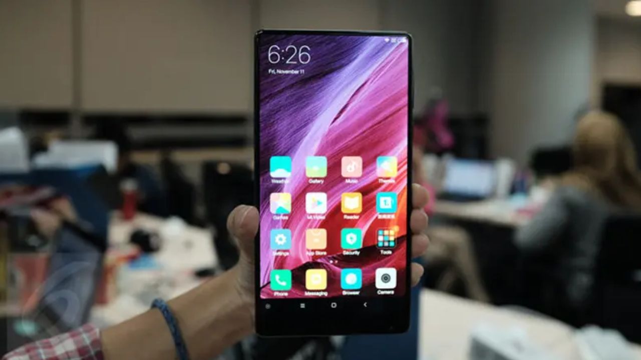 HP Xiaomi Mi Mix 2 Miliki Desain Premium dengan Layar Tanpa Batas yang Mempesona