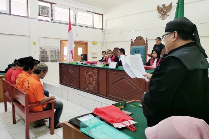 Terancam 3,5 Tahun Penjara, 5 Terdakwa Jemaah Masjid Aniaya Pencuri Kotak Amal Sampaikan Pembelaan