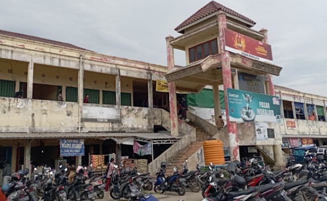 Pedagang Pakaian di Lantai 2 Pasar Indralaya Kosong, Dapat Warning Tiga Bulan Tak Kembali Kios Diambil Alih  