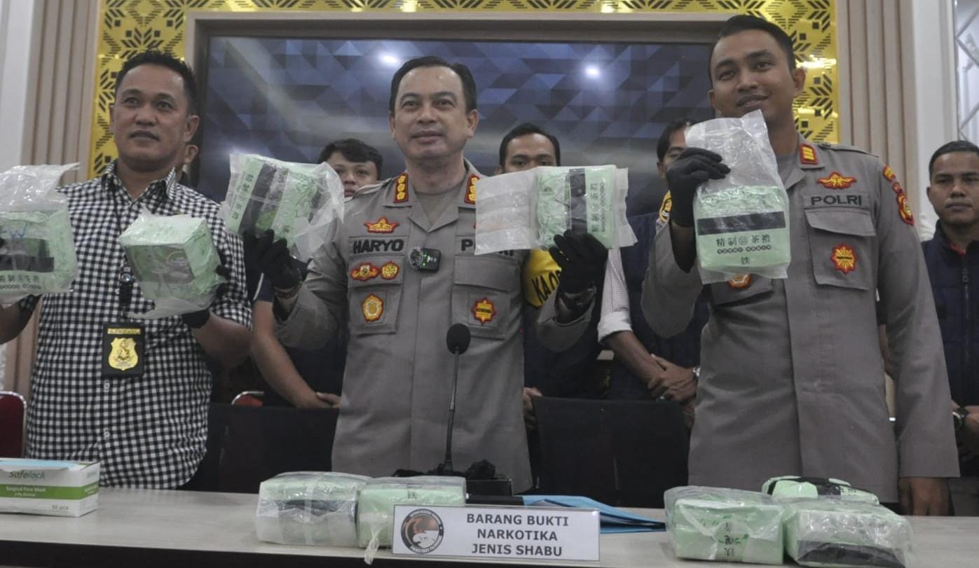 Polisi Amankan 13 Kilogram Sabu-Sabu dalam Lemari dari Rumah Pengedar di Plaju Palembang