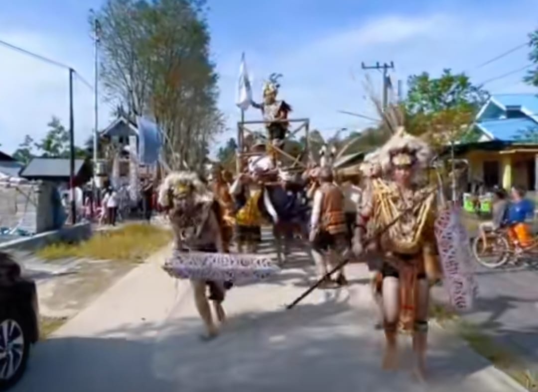 Info Terkini, Dianggap Angkat Derajat Suku Dayak, Ida Dayak Disambut Bak Pahlawan Saat Pulang Kampung