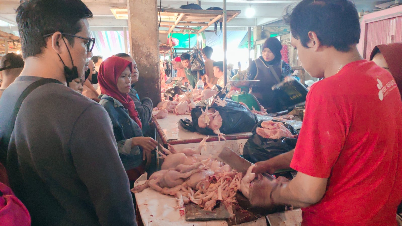 Jelang Tahun Baru 2023, Ayam Potong di Palembang Laris Manis