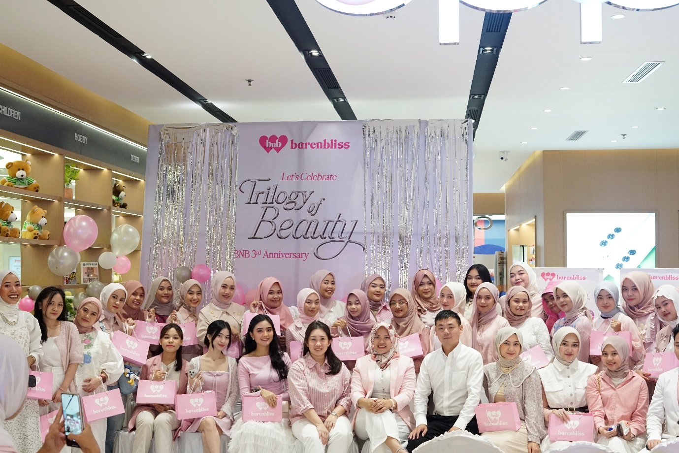 Rayakan 3 Tahun di Indonesia, Barenbliss Luncurkan Produk Baru Bloomatte Perfect Zoom Cover Cushion 