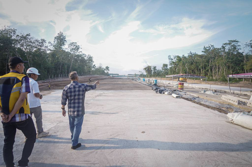 Hari Kalender Pertama 2024, Pj Bupati Apriyadi Tinjau Jalan Tol di Bayung Lencir