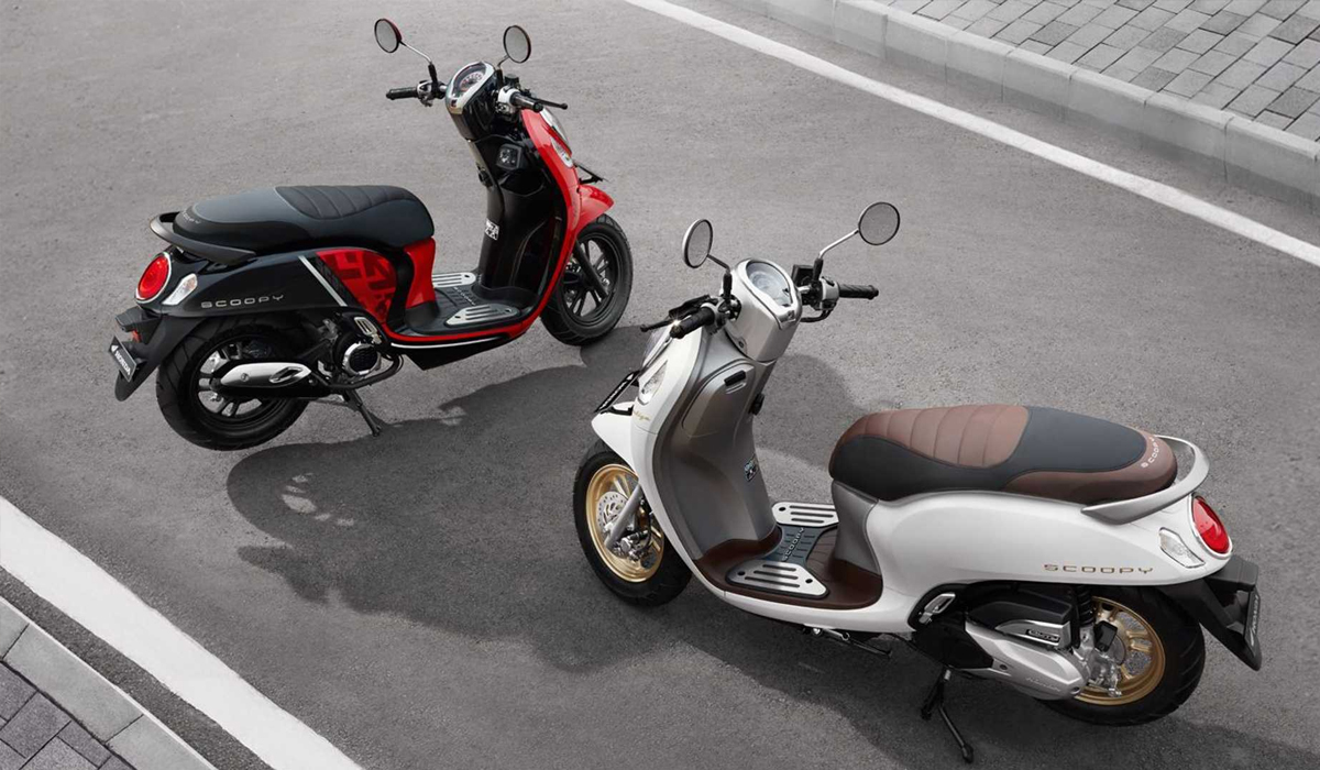 Adu Gaya Motor Retro: All New Honda Scoopy 2024 VS Vespa Matic, Gasken! 