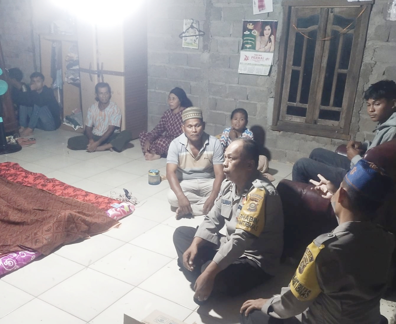 Seorang Pria di Desa Ulak Kembahang Ogan Ilir Ditemukan Tergantung di Plafon Rumah, Polisi Amankan Lokasi