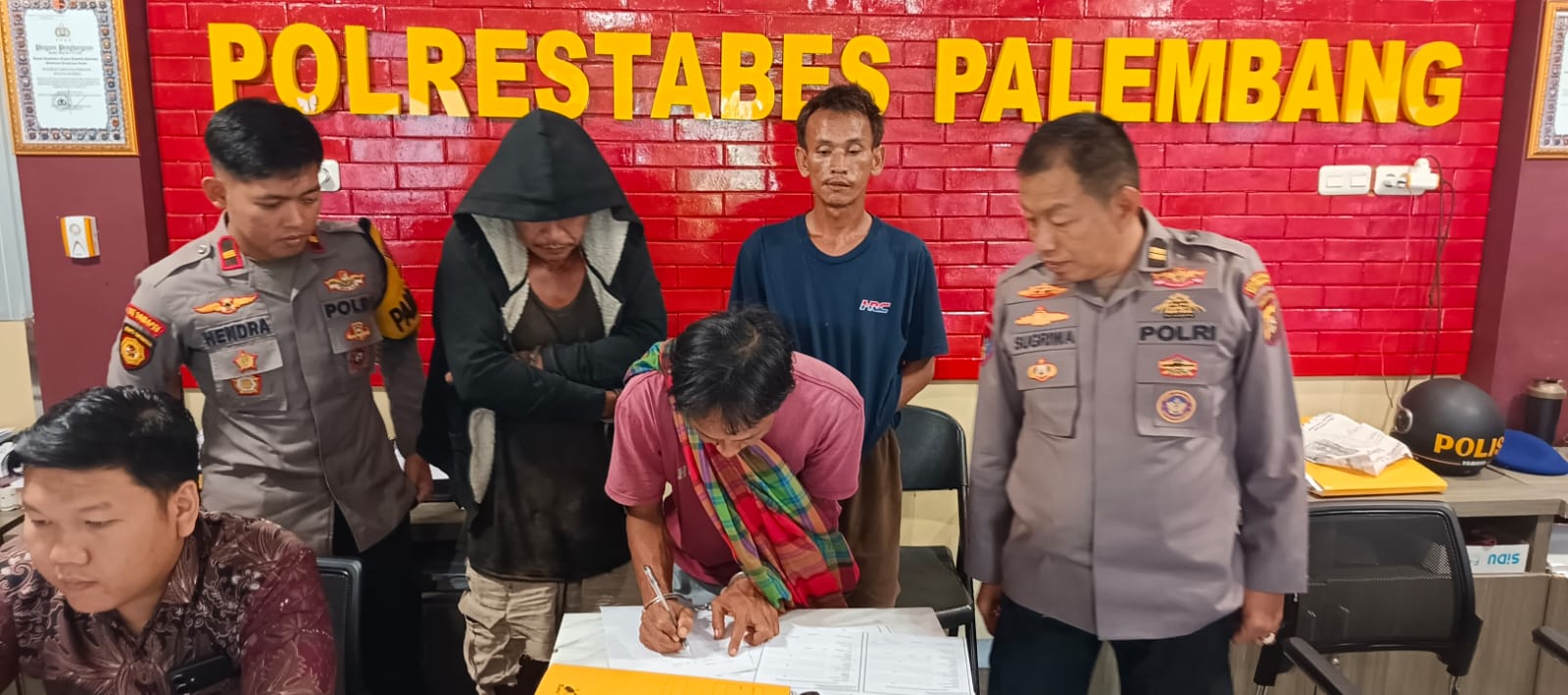 Rusak Segel Racun Rumput dan Diganti dengan Air Saat Hendak Dikirimkan, Tiga Pria di Palembang Diamankan